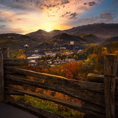 A Higher Calling, 1089 Of Free Area Attraction Tickets For Each Paid Day, Dollywood And More! 鸽子谷 外观 照片