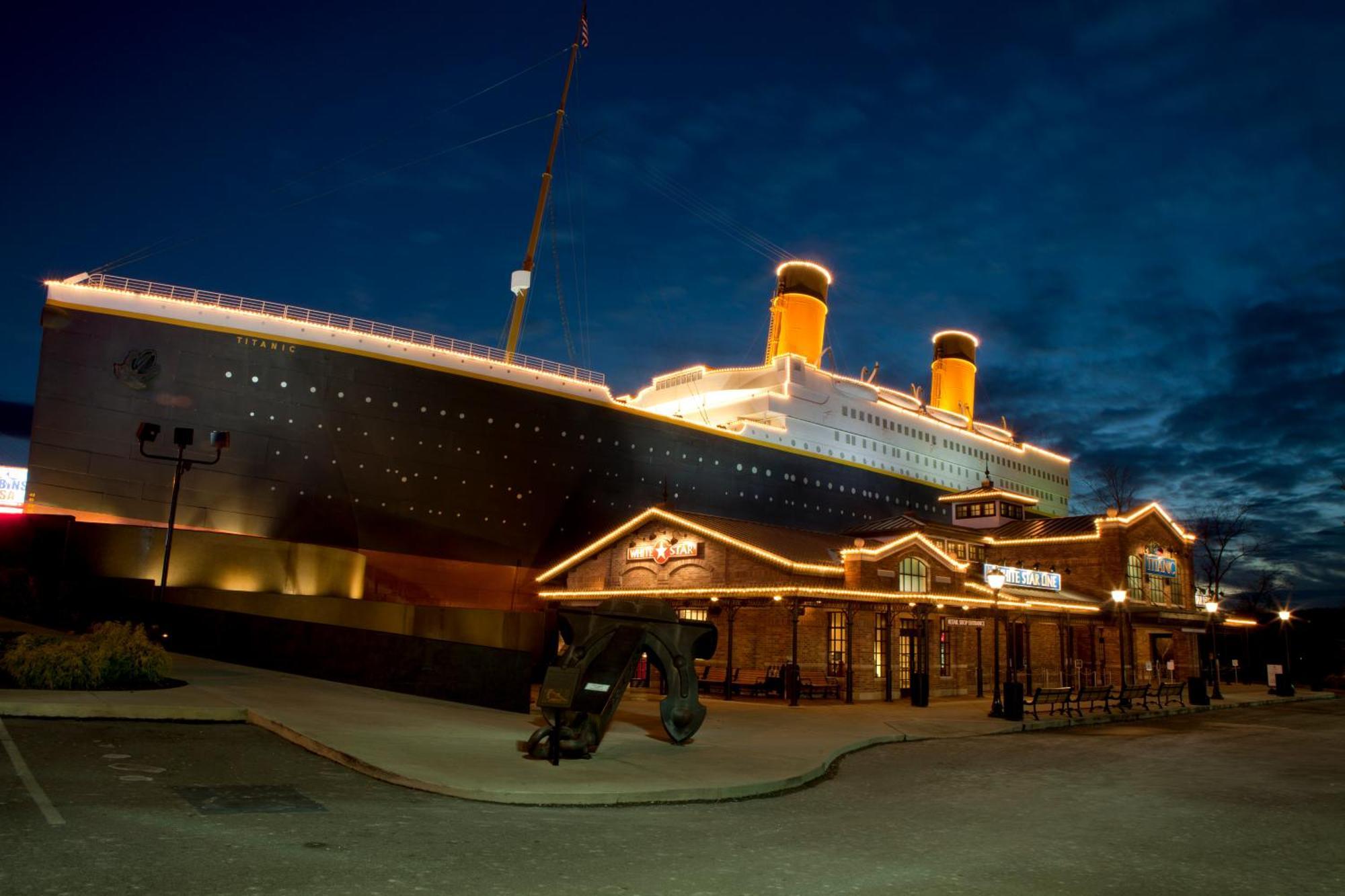 A Higher Calling, 1089 Of Free Area Attraction Tickets For Each Paid Day, Dollywood And More! 鸽子谷 外观 照片