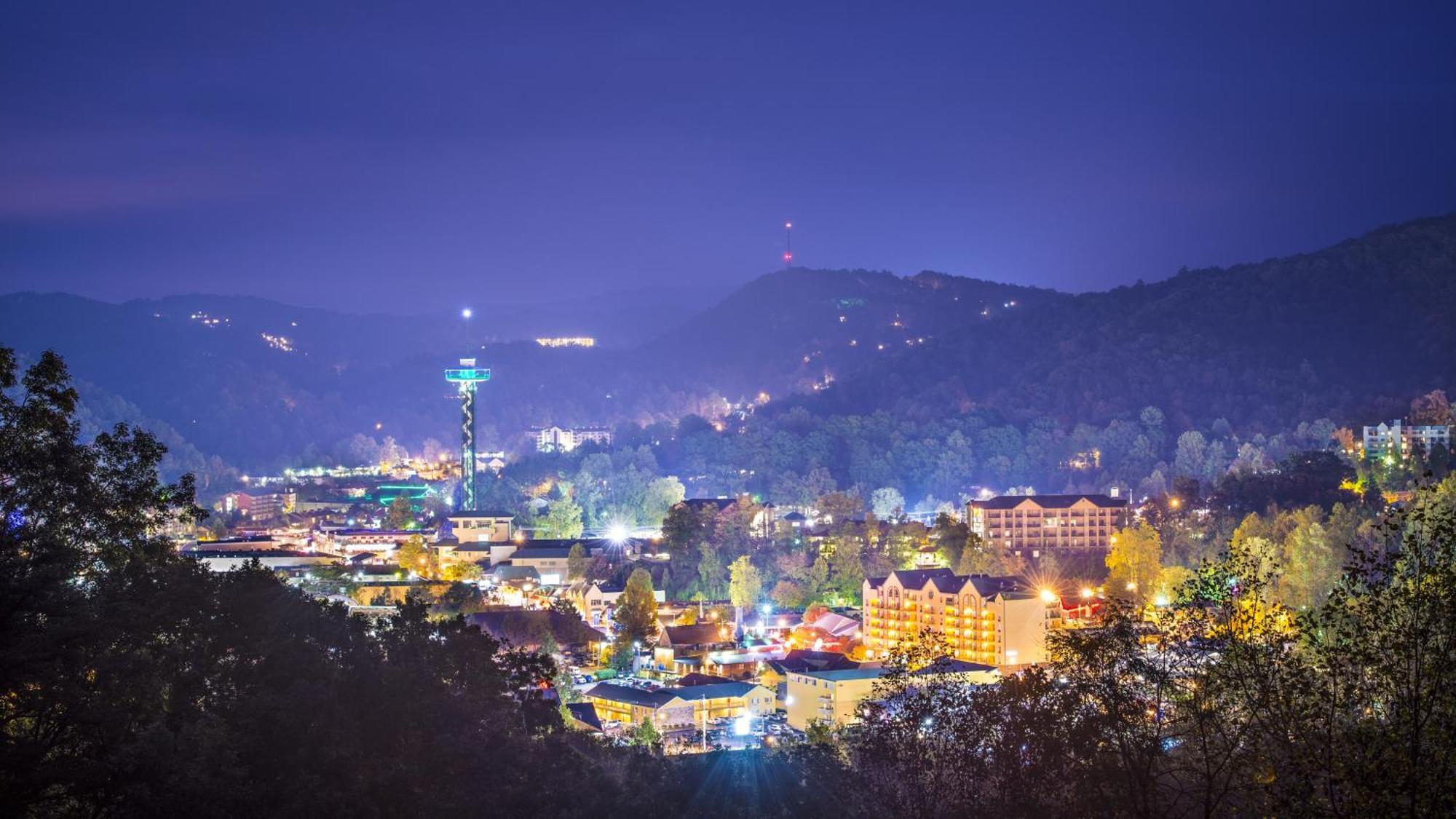 A Higher Calling, 1089 Of Free Area Attraction Tickets For Each Paid Day, Dollywood And More! 鸽子谷 外观 照片